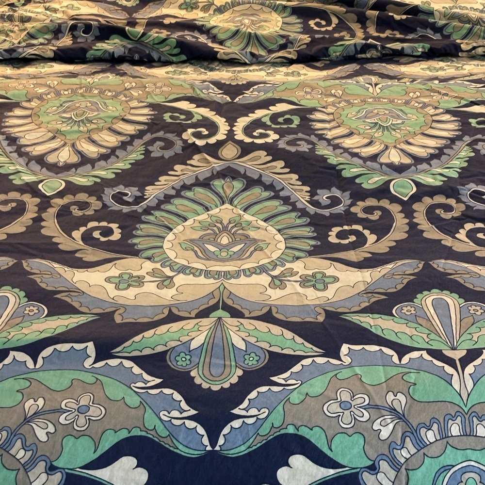 Pottery Barn Teen Navy, Green and Cream Floral Paisley Duvet Cover with sham.